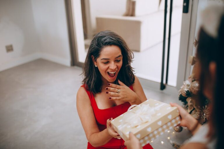 Какой подарок сделать девочке