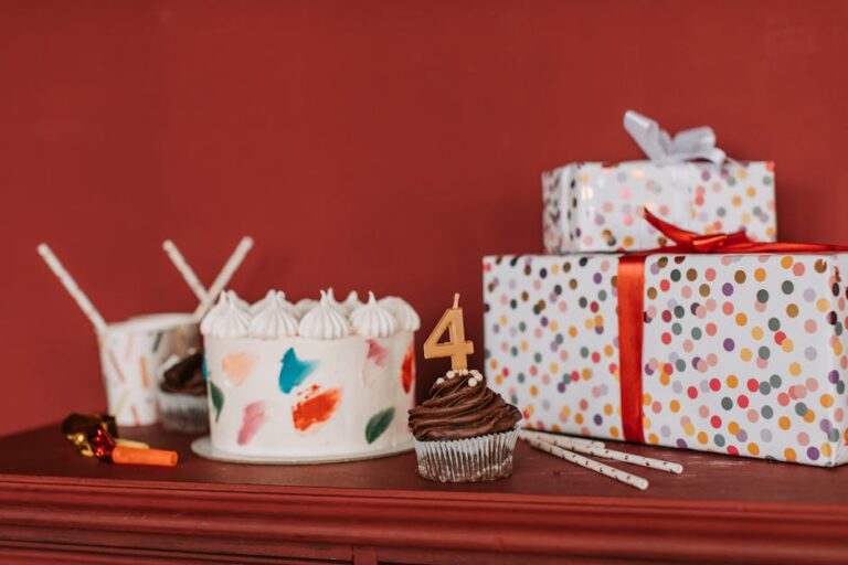 Что подарить дочери на день мамы