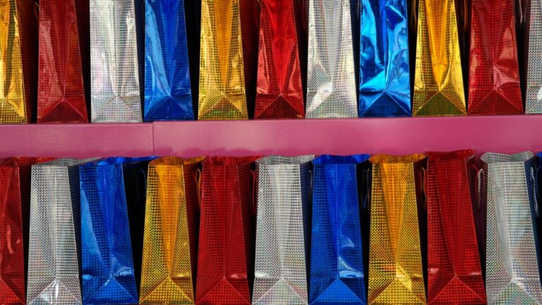 Подарки служащим