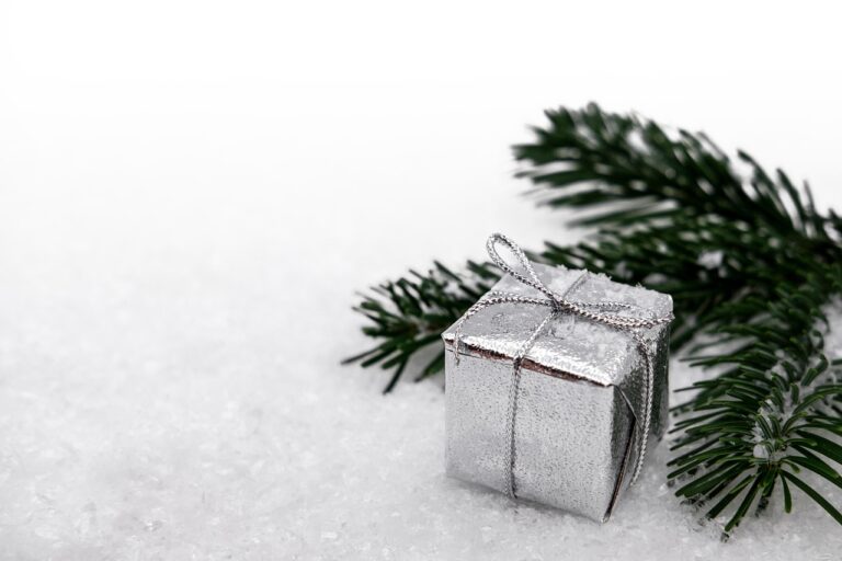 Купить подарки на выписку